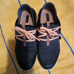 OLUKAI MIKI LI SHOES - WOMEN'S PAVEMENT/BLACK 8